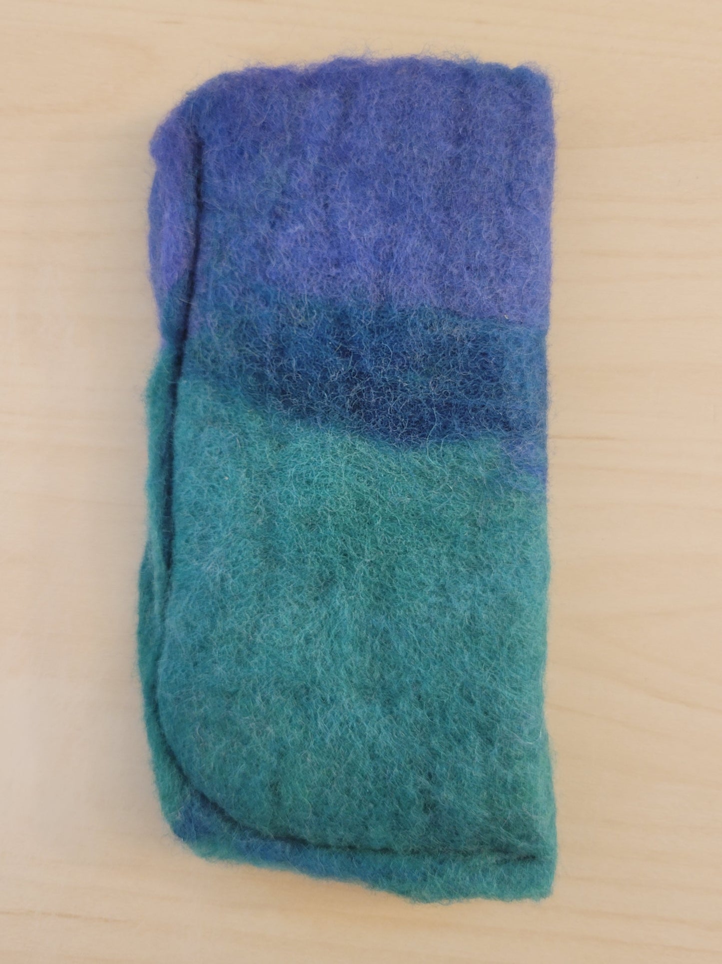 E02 - Eyeglass Case - Blue/Green with White Sheep